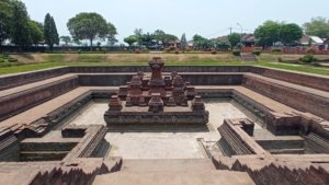 √ Candi Tikus: Jejak Peradaban Majapahit yang Unik di Trowulan,Review & Info Tiket.