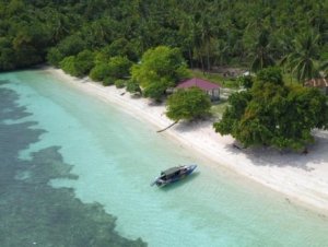 √ Pantai Pasir Panjang Singkawang: Destinasi Wisata Pantai, Spot Foto, Aktivitas, Review & Info Lengkap