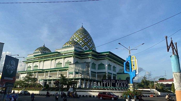 √ Masjid Agung Baitul Makmur Kotamobagu: Ikon Religi dan Kebanggaan Warga Bolaang Mongondow,Review & Info Tiket