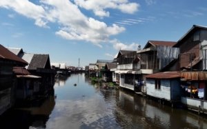 √ Kampung Biru Banjarmasin: Sejarah, Daya Tarik, Aktivitas & Info Lengkap