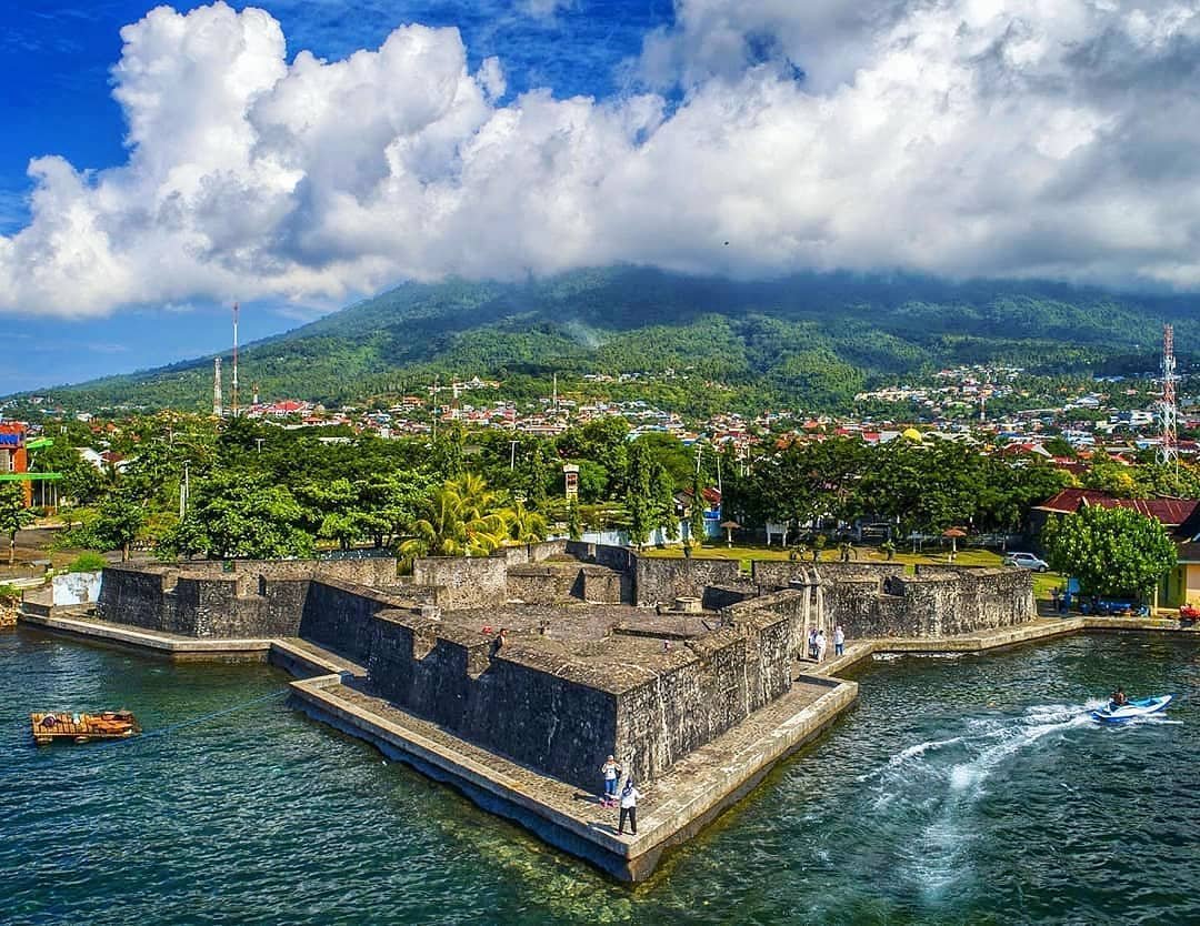√ Benteng Kalamata: Warisan Kolonial & Panorama Laut Ternate, Review & Info Lengkap