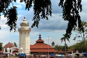 √ Masjid Agung Banten Lama: Warisan Islam dan Sejarah Kerajaan Banten,Review & Info Tiket