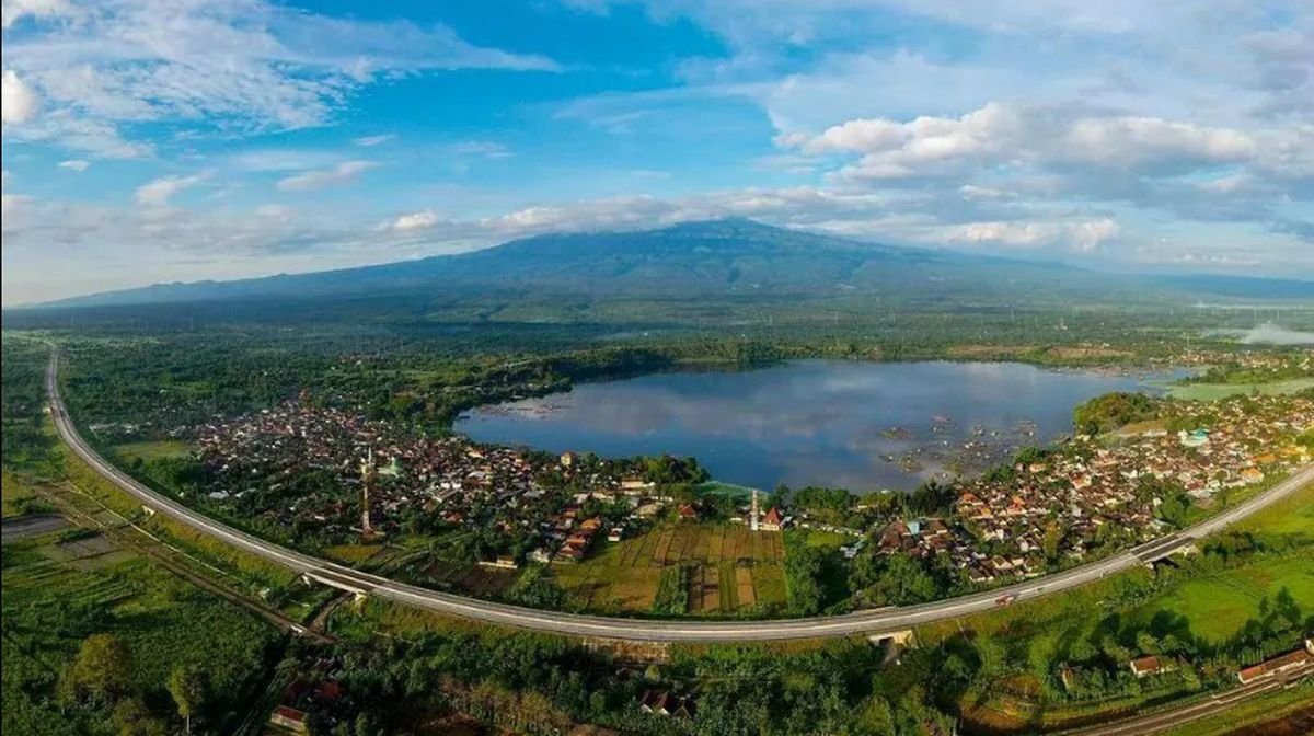 √ Danau Ranu Grati: Pesona Alam dan Wisata Relaksasi di Pasuruan, Jawa Timur  Review & Info Tiket