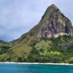 √ Pantai Indah Molas: Pesona Pantai Tenang dengan Laut Biru Jernih di Manado,Review & Info Tiket
