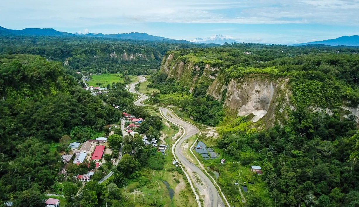 √ Ngarai Sianok: Lembah Hijau Ikonik Bukittinggi yang Memukau, Review & Info Lengkap