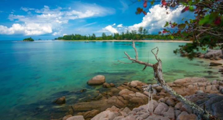 √ Pantai Trikora: Pesona Biru Jernih di Pulau Bintan, Review & Info Lengkap