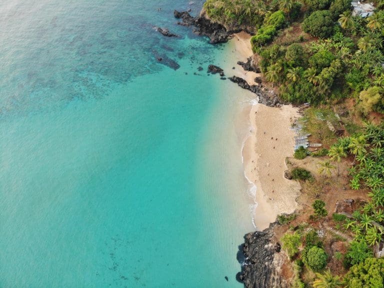 √ Pantai Blue Coral: Pesona Laut Biru & Karang Eksotis di Kepulauan Riau, Review & Info Lengkap