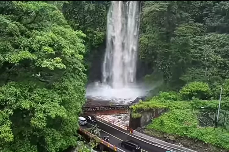 √ Air Terjun Lembah Anai: Panorama Alam & Trekking Seru di Sumatera Barat, Review & Info Lengkap