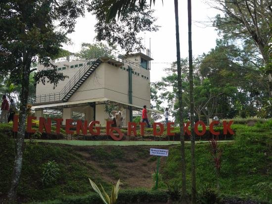 √ Benteng Fort de Kock: Wisata Sejarah & Edukasi di Bukittinggi, Review & Info Lengkap