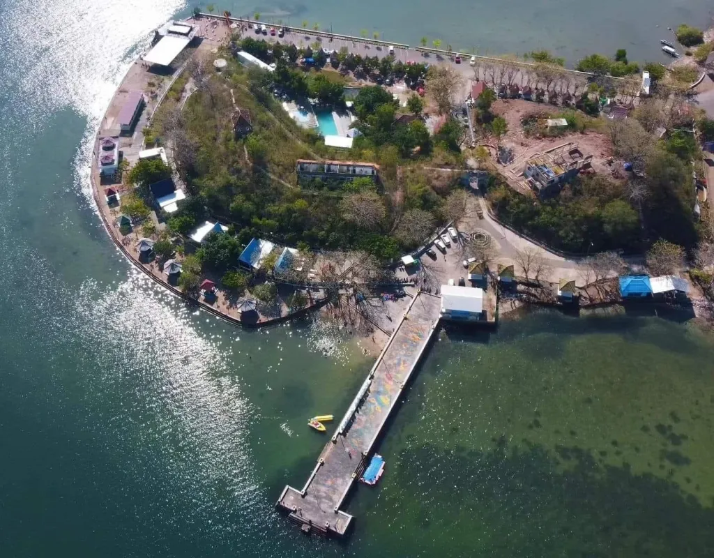 √ Pantai Lawata: Pantai Ikonik Kota Bima dengan Panorama Laut Tenang, Review & Info Lengkap