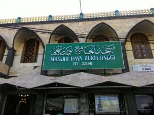 √ Masjid Raya Bukittinggi: Ikon Religi dengan Arsitektur Megah di Jantung Kota, Review & Info Lengkap