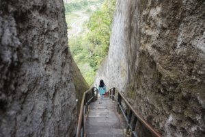 √ Janjang Saribu: Tangga Legendaris Menuju Panorama Ngarai Sianok, Review & Info Lengkap