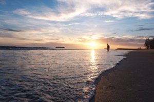 √ Pantai Kata Pariaman: Wisata Pantai Favorit untuk Keluarga & Pecinta Sunset, Review & Info Lengkap