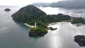 √ Pulau Besusen: Destinasi Alam & Pantai Eksotis di Tanjungbalai, Review & Info Lengkap