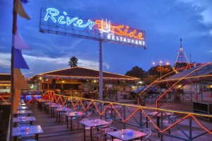 √ River Side Restaurant: Restoran Tepi Sungai Musi dengan Pemandangan Ikonik, Review & Info Tiket