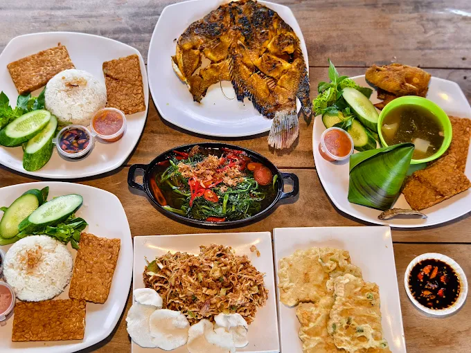 √ Saung Cimeunti: Rumah Makan Sunda dengan Suasana Alam yang Asri, Review & Info Lengkap