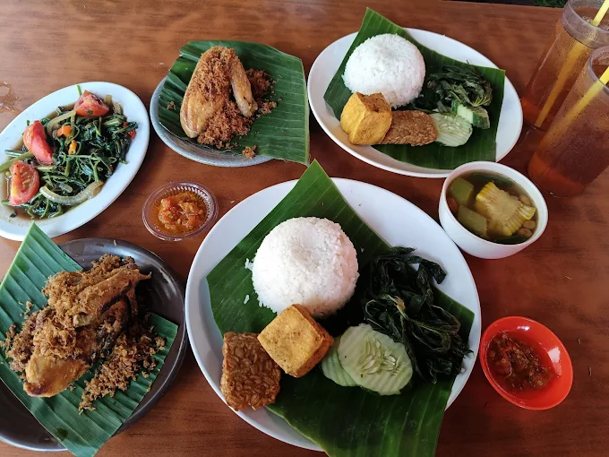 √ Bebek Boedjang Serang: Bebek Empuk dengan Sambal Pedas Menggoda, Review & Info Lengkap